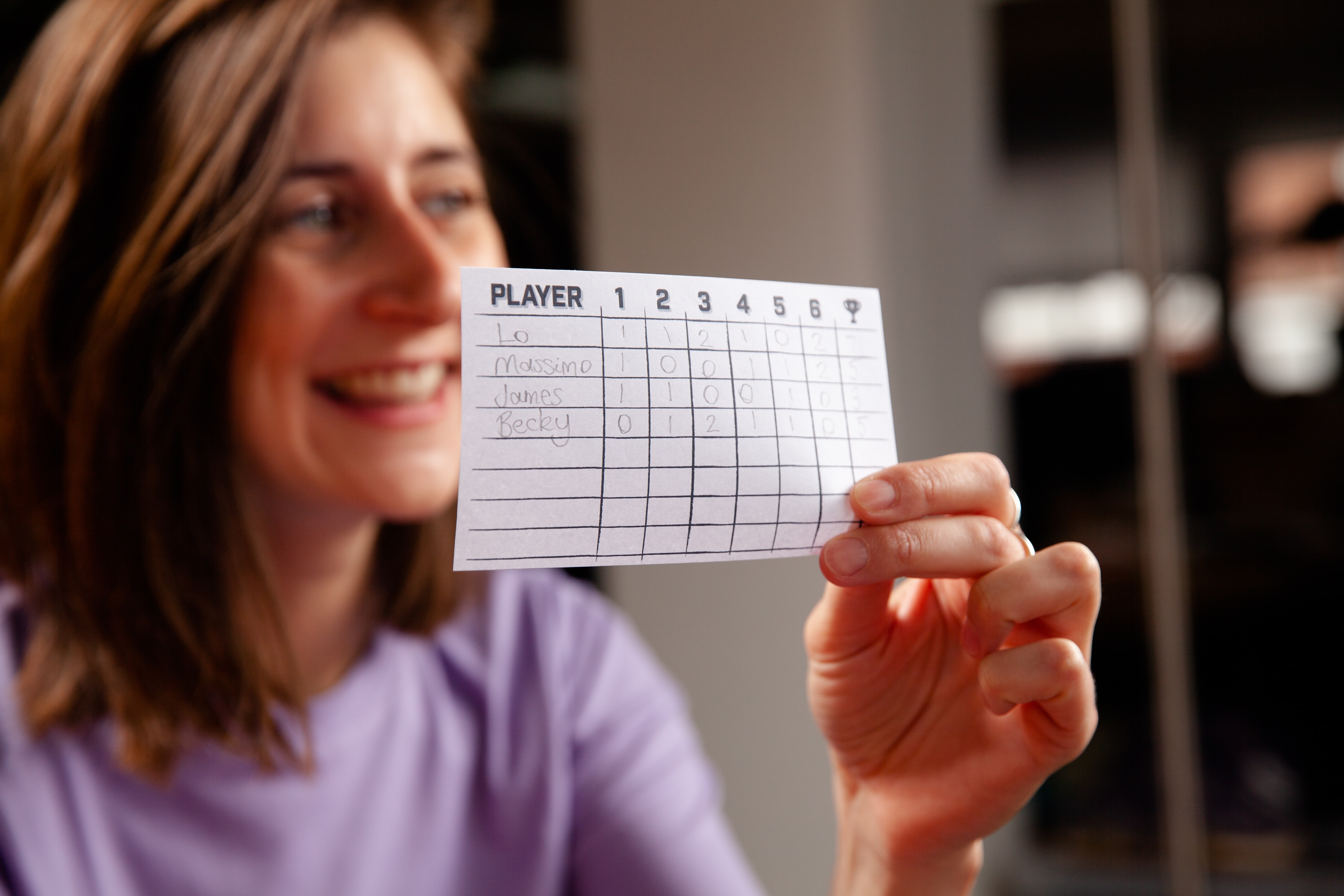 girl-with-table-with-score-and-players