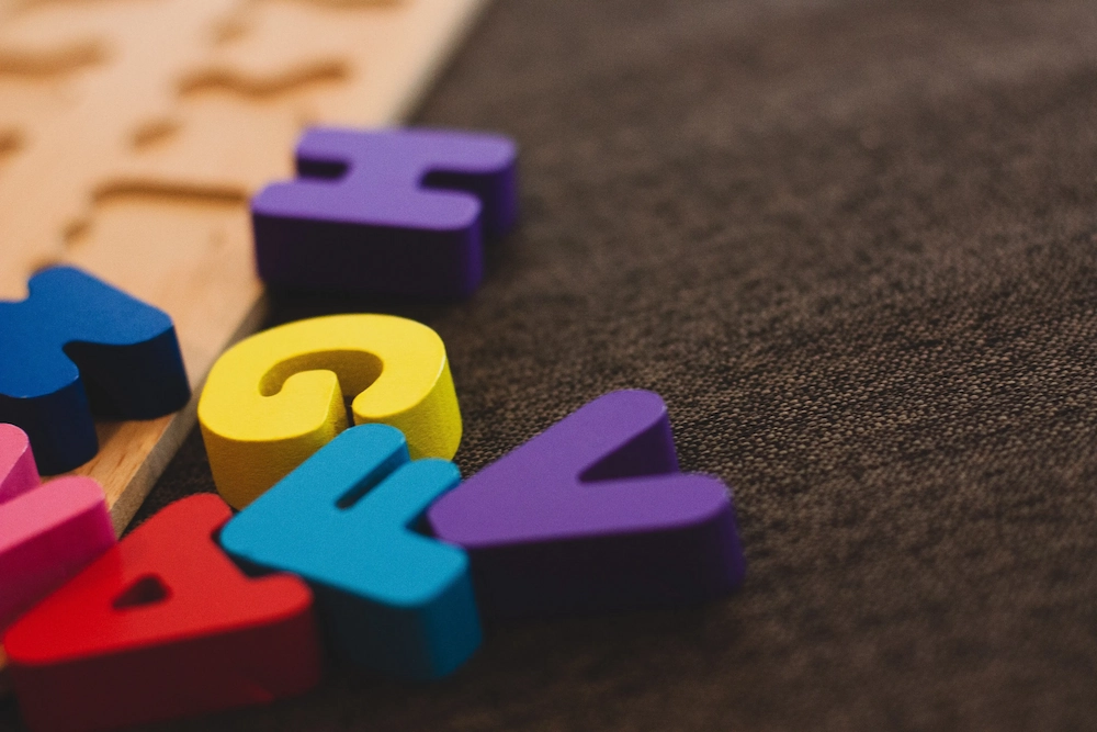 plastic-letters-red-blue-wooden-box
